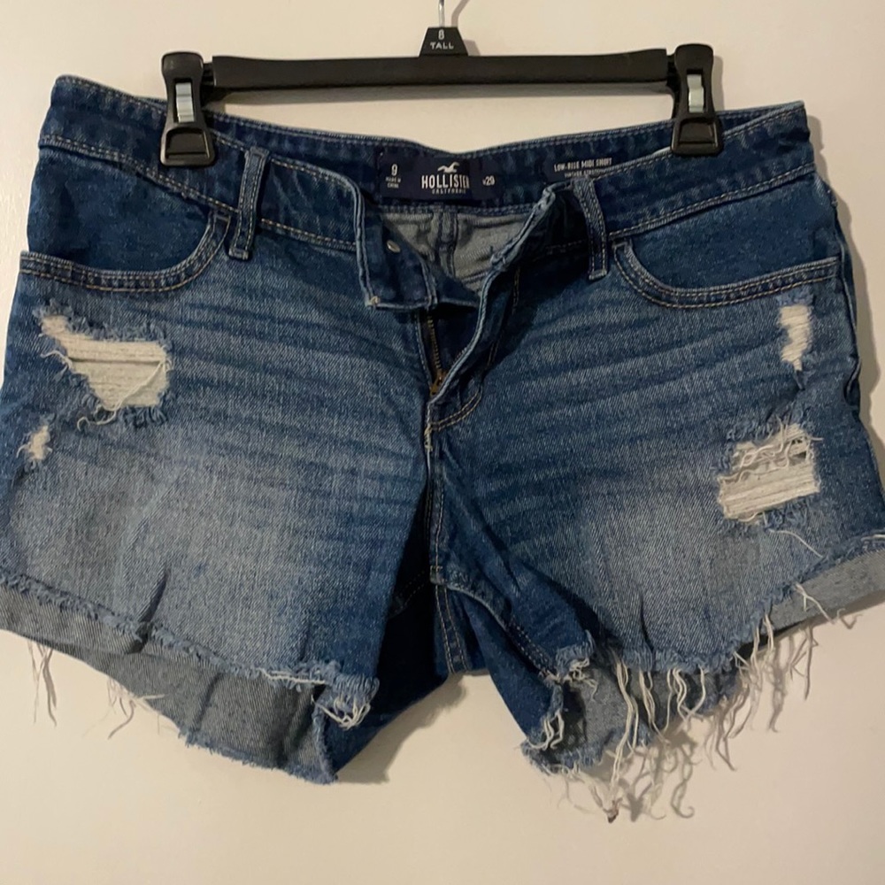 Hollister Low Rise MIDI Shorts
